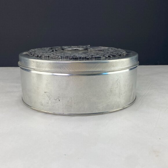 Vintage Metzke Pewter French Horn Christmas Tin - Picture 3 of 10